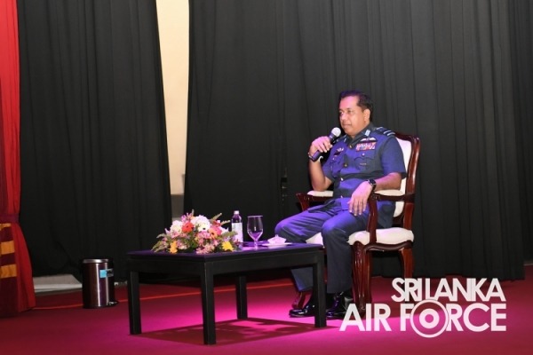 COMMANDER OF THE AIR FORCE ADDRESSES THE DSCSC