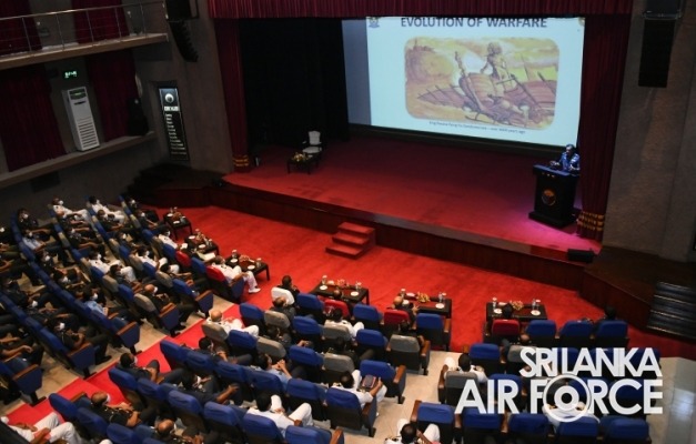 COMMANDER OF THE AIR FORCE ADDRESSES THE DSCSC