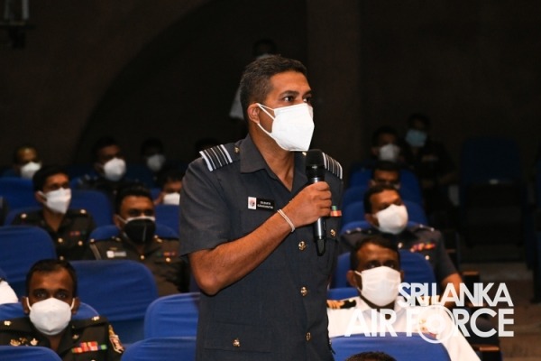 COMMANDER OF THE AIR FORCE ADDRESSES THE DSCSC