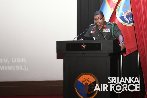 COMMANDER OF THE AIR FORCE ADDRESSES THE DSCSC