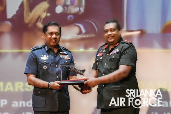 COMMANDER OF THE AIR FORCE ADDRESSES THE DSCSC