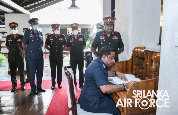COMMANDER OF THE AIR FORCE ADDRESSES THE DSCSC