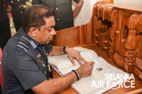 COMMANDER OF THE AIR FORCE ADDRESSES THE DSCSC