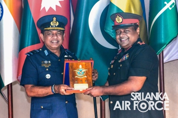 COMMANDER OF THE AIR FORCE ADDRESSES THE DSCSC