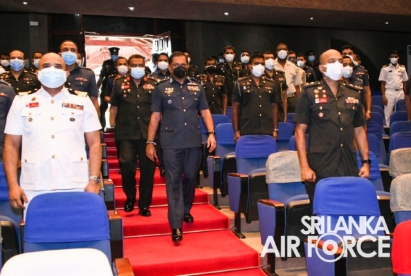 COMMANDER OF THE AIR FORCE ADDRESSES THE DSCSC