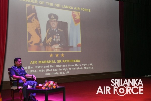 COMMANDER OF THE AIR FORCE ADDRESSES THE DSCSC