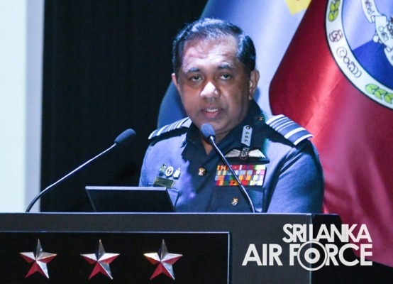 COMMANDER OF THE AIR FORCE ADDRESSES THE DSCSC