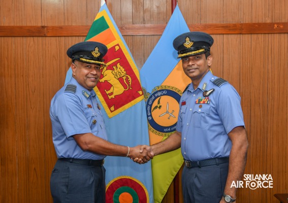 CHANGE OF
COMMAND AT THE AIRCRAFT ENGINEERING WING, SLAF BASE KATUNAYAKE