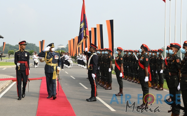 Commander makes a farewell call on the Acting CDS and Commander of the Army