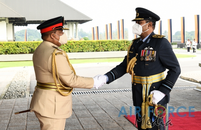 Commander makes a farewell call on the Acting CDS and Commander of the Army