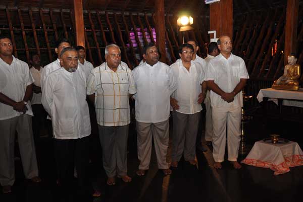 Air Force Commander switches on lights at the Gangarama Vesak Kalapaya
