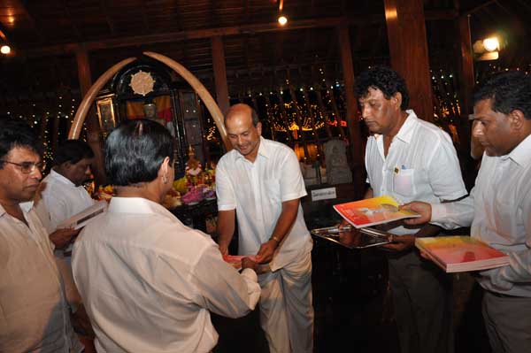 Air Force Commander switches on lights at the Gangarama Vesak Kalapaya