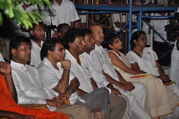 Air Force Commander switches on lights at the Gangarama Vesak Kalapaya