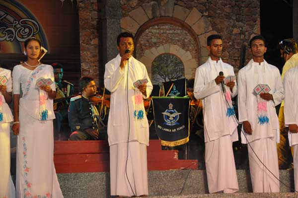 Air Force Commander switches on lights at the Gangarama Vesak Kalapaya