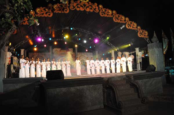 Air Force Commander switches on lights at the Gangarama Vesak Kalapaya