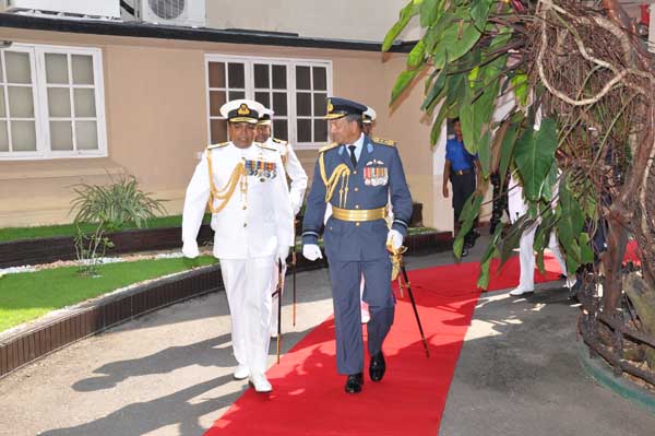 Air Force Commander visits Navy Commander