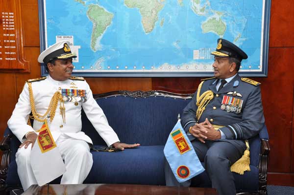 Air Force Commander visits Navy Commander