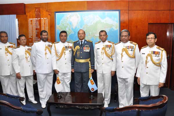 Air Force Commander visits Navy Commander