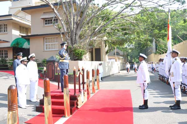 Air Force Commander visits Navy Commander