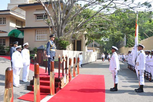 Air Force Commander visits Navy Commander