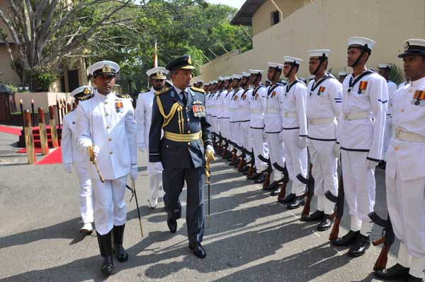 Air Force Commander visits Navy Commander
