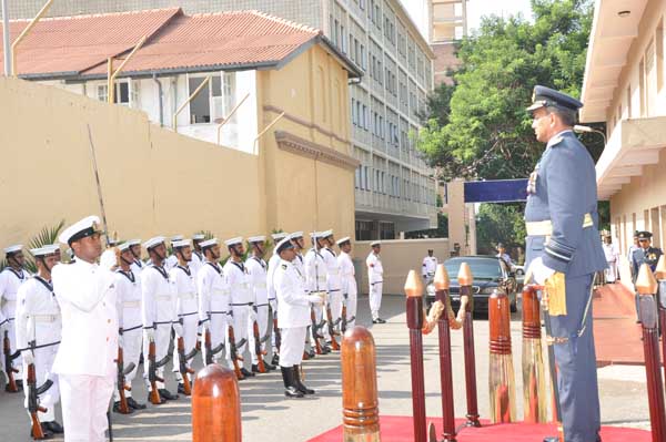 Air Force Commander visits Navy Commander