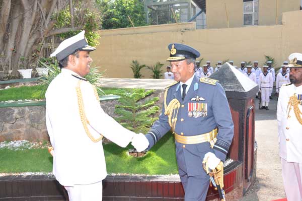 Air Force Commander visits Navy Commander