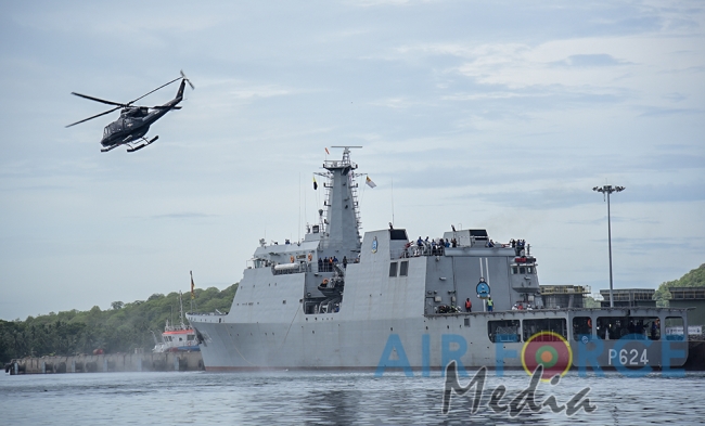 SLAF conducts Helicopter Deck Landing Exercise with SL Navy Ship ‘Sindurala’
