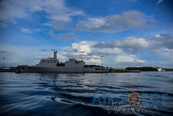 SLAF conducts Helicopter Deck Landing Exercise with SL Navy Ship ‘Sindurala’