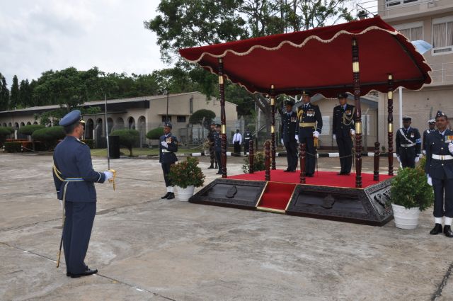ගුවන් හමුදාපතිතුමන් අනුරාධපුර කඳවුරේ වාර්ෂික පරීක්ෂනය සිදුකරයි