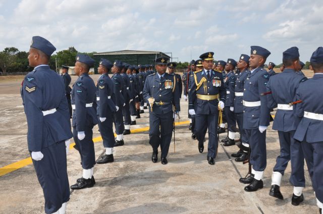 ගුවන් හමුදාපතිතුමන් අනුරාධපුර කඳවුරේ වාර්ෂික පරීක්ෂනය සිදුකරයි