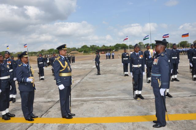 ගුවන් හමුදාපතිතුමන් අනුරාධපුර කඳවුරේ වාර්ෂික පරීක්ෂනය සිදුකරයි