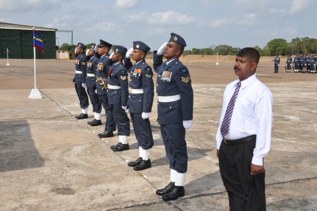 ගුවන් හමුදාපතිතුමන් අනුරාධපුර කඳවුරේ වාර්ෂික පරීක්ෂනය සිදුකරයි