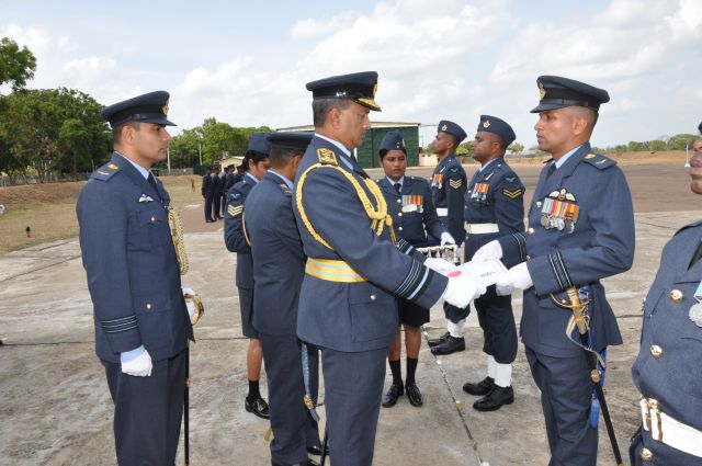 ගුවන් හමුදාපතිතුමන් අනුරාධපුර කඳවුරේ වාර්ෂික පරීක්ෂනය සිදුකරයි