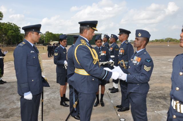 ගුවන් හමුදාපතිතුමන් අනුරාධපුර කඳවුරේ වාර්ෂික පරීක්ෂනය සිදුකරයි