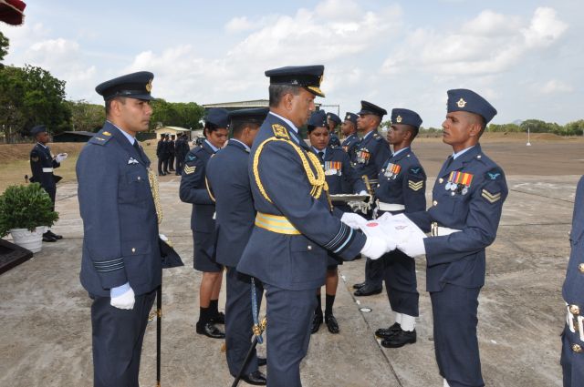ගුවන් හමුදාපතිතුමන් අනුරාධපුර කඳවුරේ වාර්ෂික පරීක්ෂනය සිදුකරයි