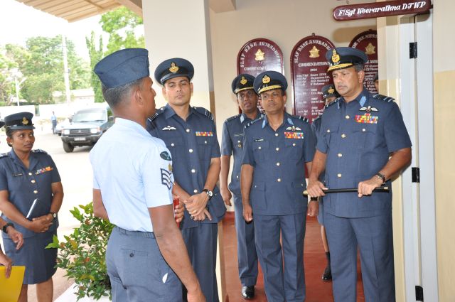 ගුවන් හමුදාපතිතුමන් අනුරාධපුර කඳවුරේ වාර්ෂික පරීක්ෂනය සිදුකරයි
