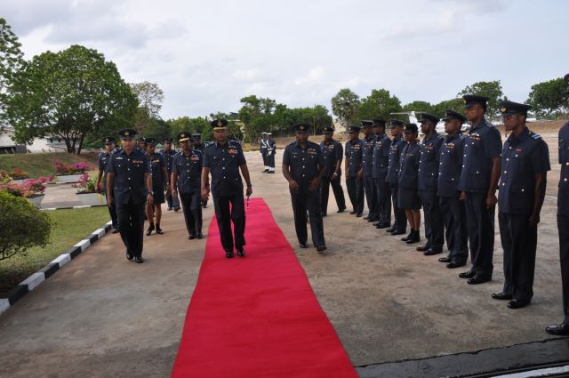 ගුවන් හමුදාපතිතුමන් අනුරාධපුර කඳවුරේ වාර්ෂික පරීක්ෂනය සිදුකරයි