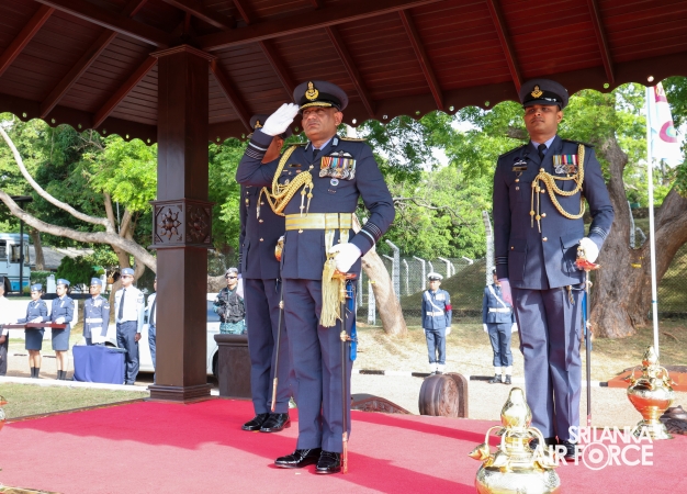 COMMANDER'S
INSPECTION OF SLAF BASE ANURADHAPURA