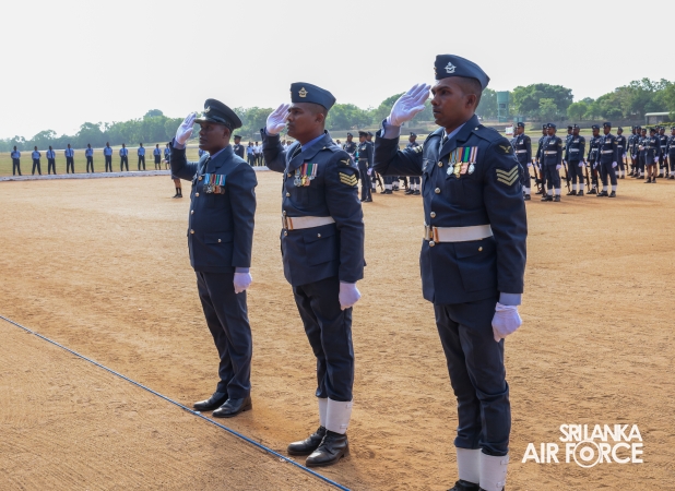 COMMANDER'S
INSPECTION OF SLAF BASE ANURADHAPURA