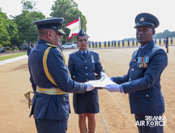 COMMANDER'S
INSPECTION OF SLAF BASE ANURADHAPURA