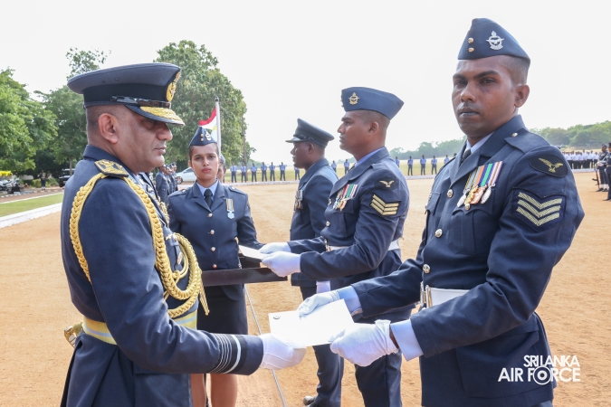 COMMANDER'S
INSPECTION OF SLAF BASE ANURADHAPURA