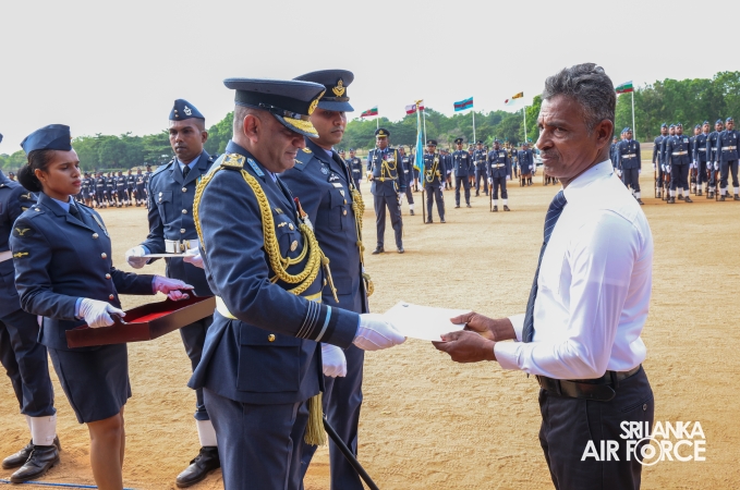 COMMANDER'S
INSPECTION OF SLAF BASE ANURADHAPURA