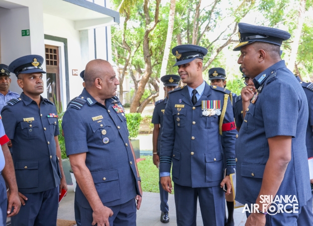 COMMANDER'S
INSPECTION OF SLAF BASE ANURADHAPURA