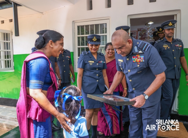 COMMANDER'S
INSPECTION OF SLAF BASE ANURADHAPURA