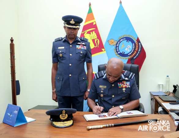 COMMANDER'S
INSPECTION OF SLAF BASE ANURADHAPURA