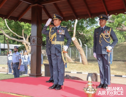 COMMANDER'S
INSPECTION AT SLAF BASE ANURADHAPURA