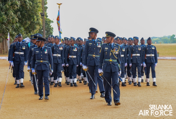 COMMANDER'S
INSPECTION AT SLAF BASE ANURADHAPURA