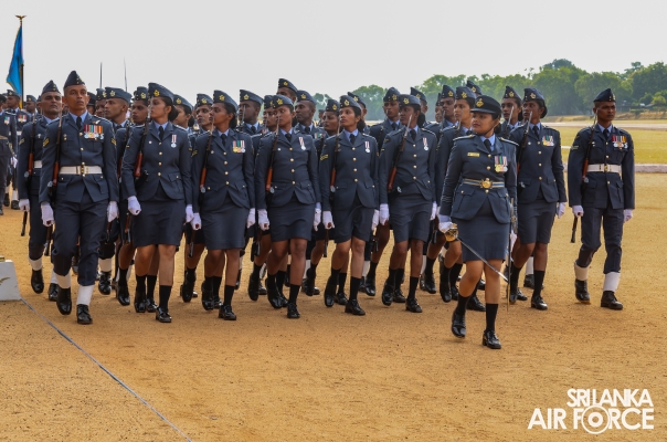 COMMANDER'S
INSPECTION AT SLAF BASE ANURADHAPURA