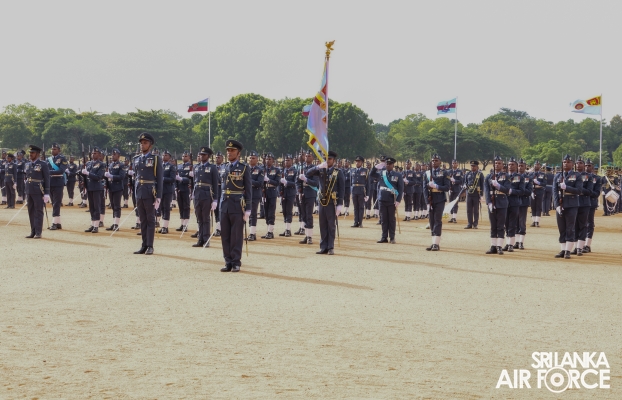 COMMANDER'S
INSPECTION AT SLAF BASE ANURADHAPURA